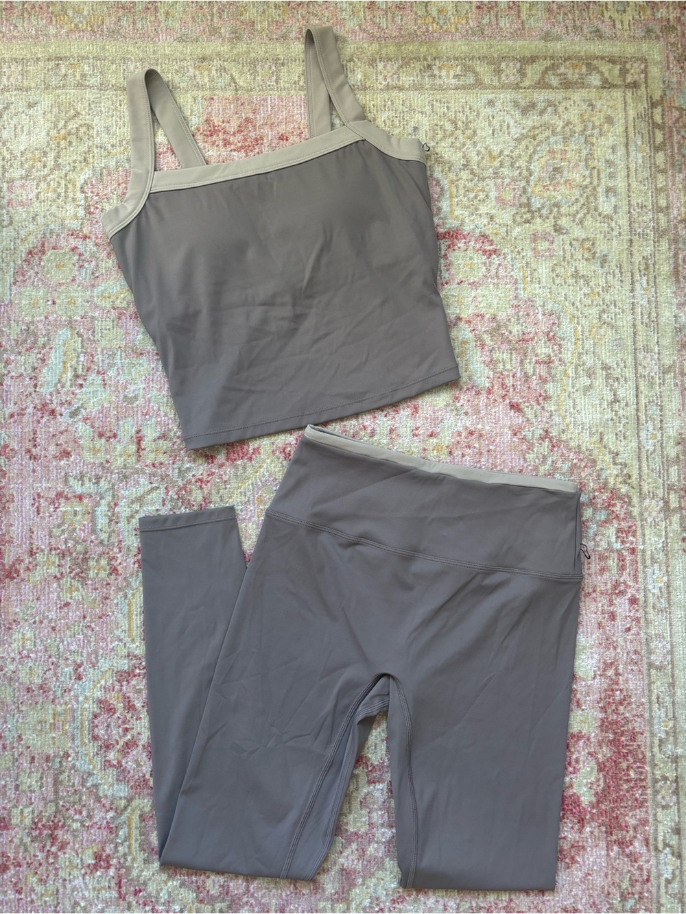 NWOT \\ contrast band activewear set